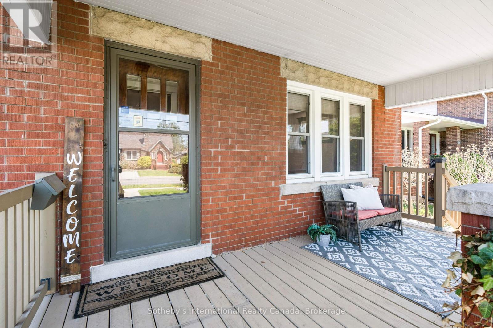 122 Lake Avenue Drive, Hamilton, Ontario  L8G 3N4 - Photo 3 - X12149679