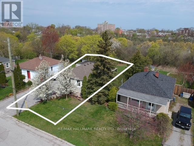 46 Argyle Crescent, St. Catharines, Ontario  L2P 2P4 - Photo 3 - X12162059