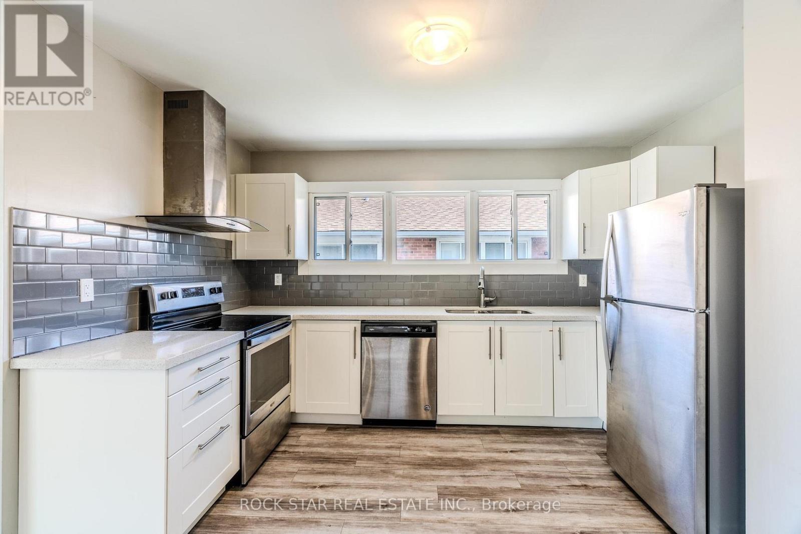 543 East 27th Street, Hamilton, Ontario  L8V 2S1 - Photo 8 - X12162078