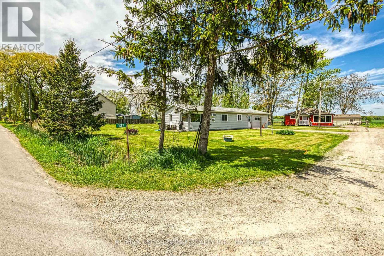 137 Blue Water Parkway, Haldimand, Ontario  N0A 1E0 - Photo 2 - X12162123