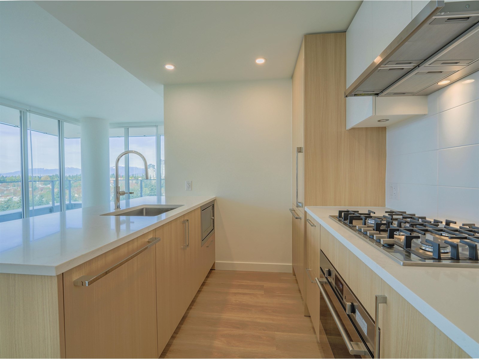 1904 9675 King George Boulevard, Surrey, British Columbia  V3T 2V3 - Photo 4 - R3004936