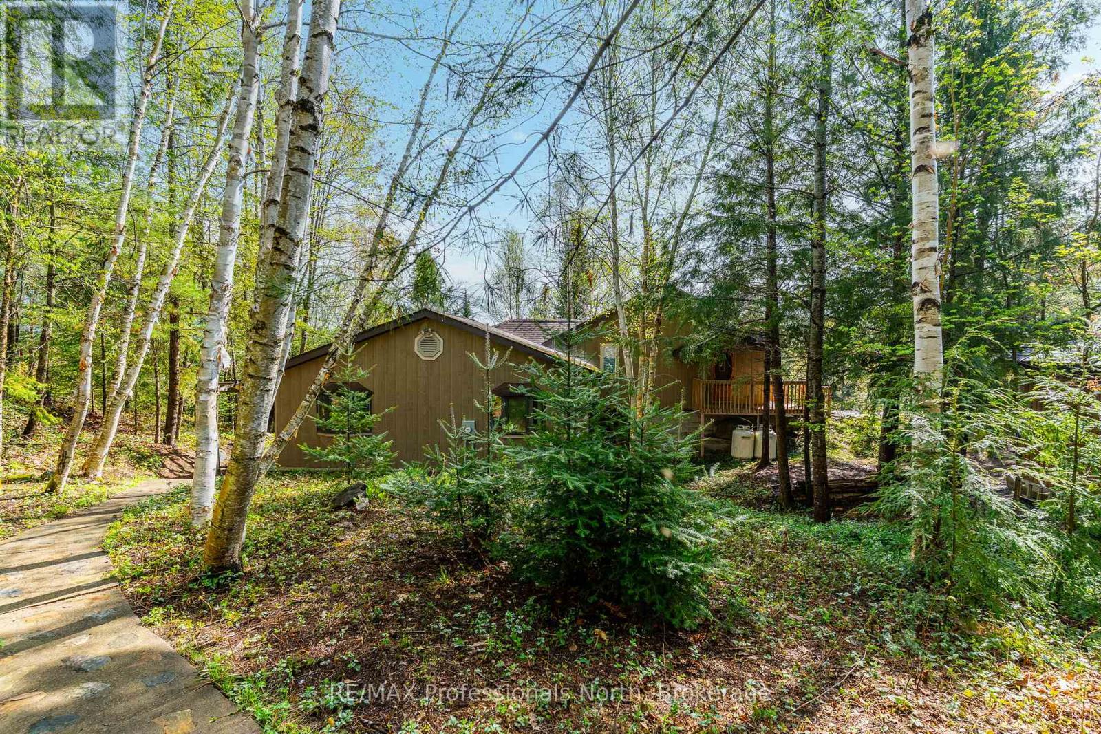 6213 Kennisis Lake Road, Dysart Et Al, Ontario  K0M 1S0 - Photo 4 - X12156095
