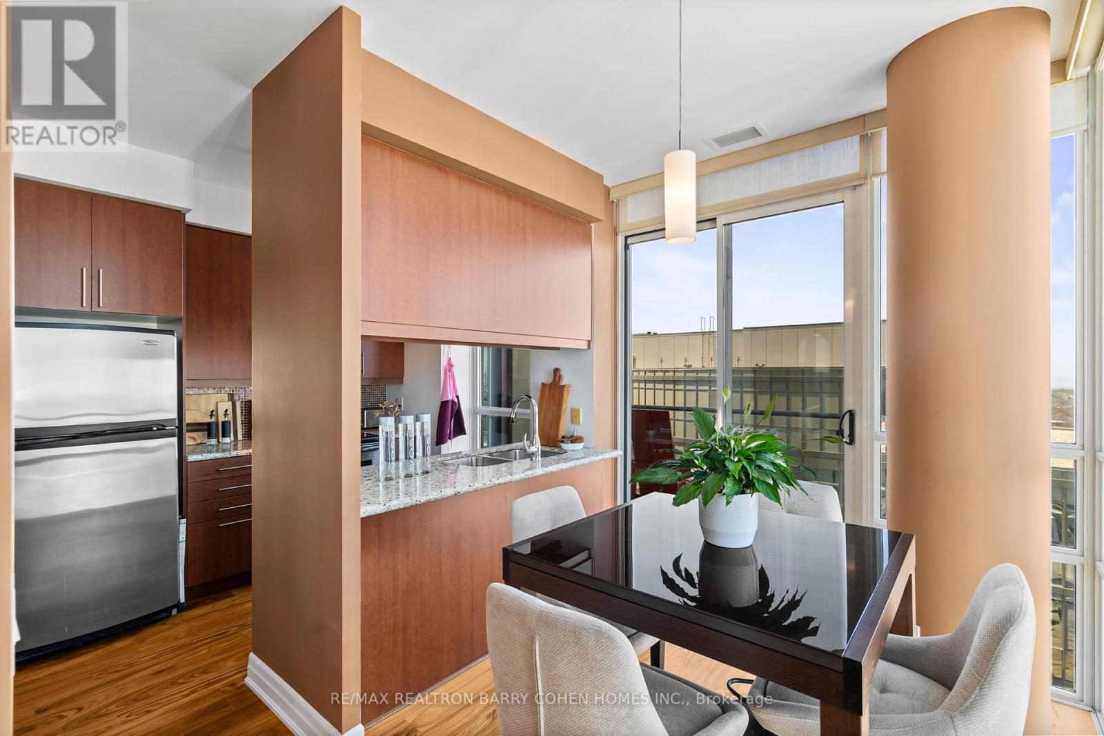 2103 - 500 St Clair Avenue W, Toronto, Ontario  M6C 1A8 - Photo 10 - C12159327