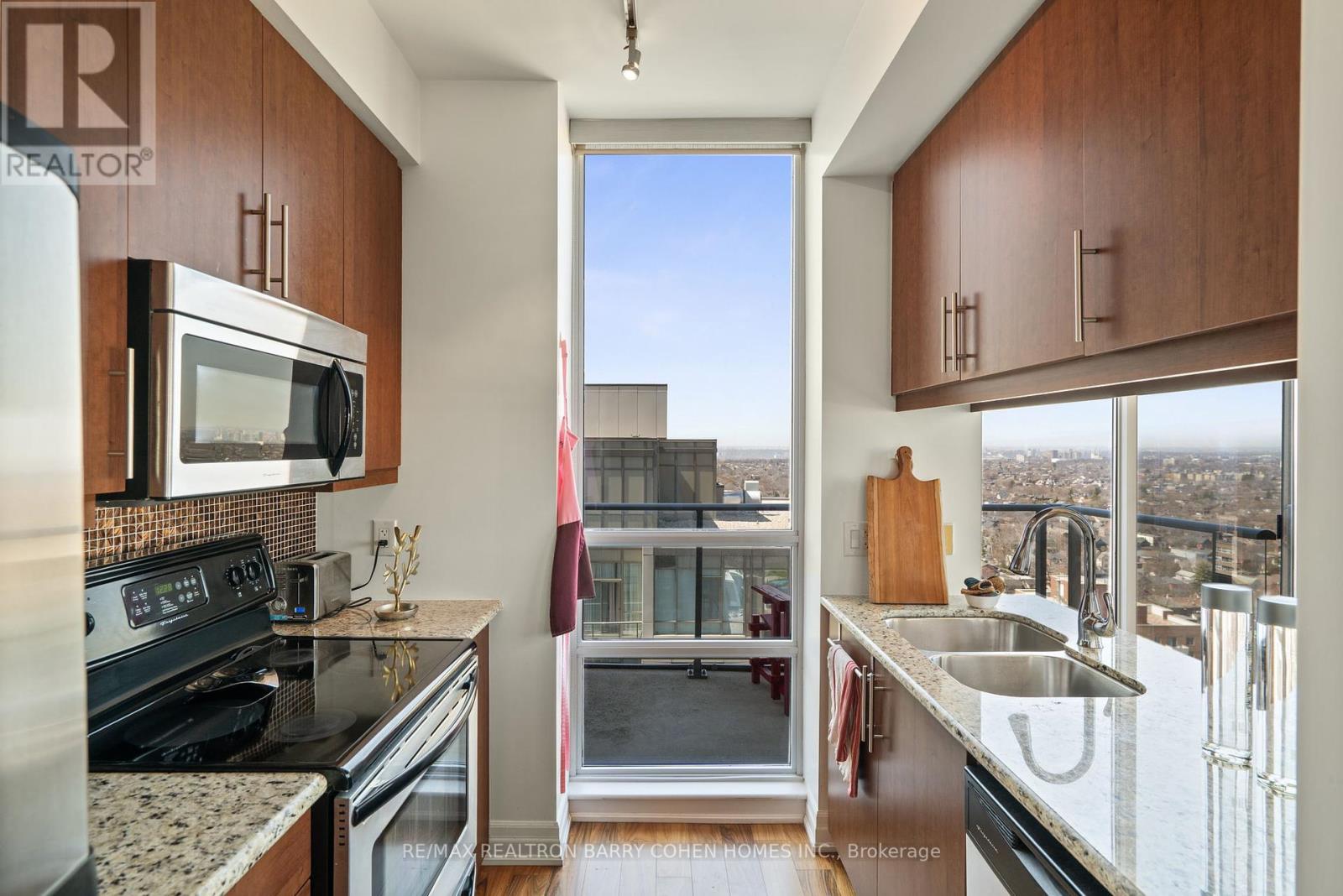 2103 - 500 St Clair Avenue W, Toronto, Ontario  M6C 1A8 - Photo 15 - C12159327