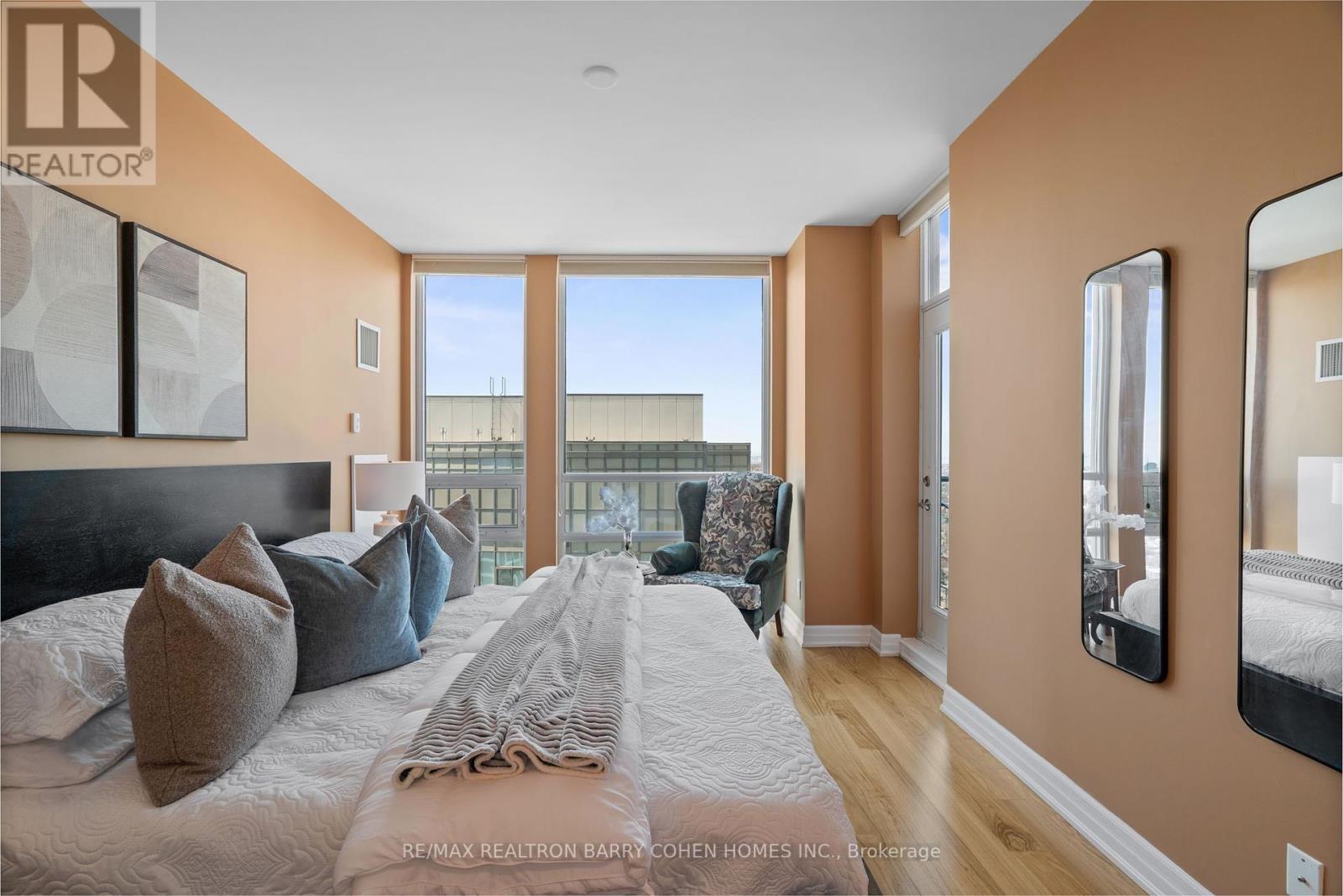2103 - 500 St Clair Avenue W, Toronto, Ontario  M6C 1A8 - Photo 17 - C12159327