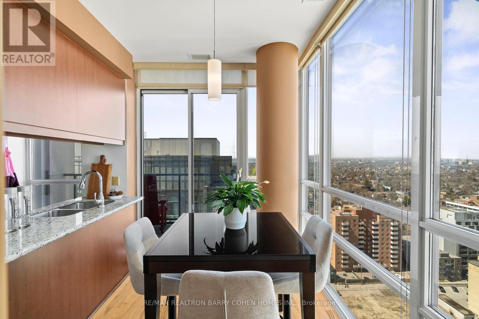 2103 - 500 St Clair Avenue W, Toronto, Ontario  M6C 1A8 - Photo 11 - C12159327