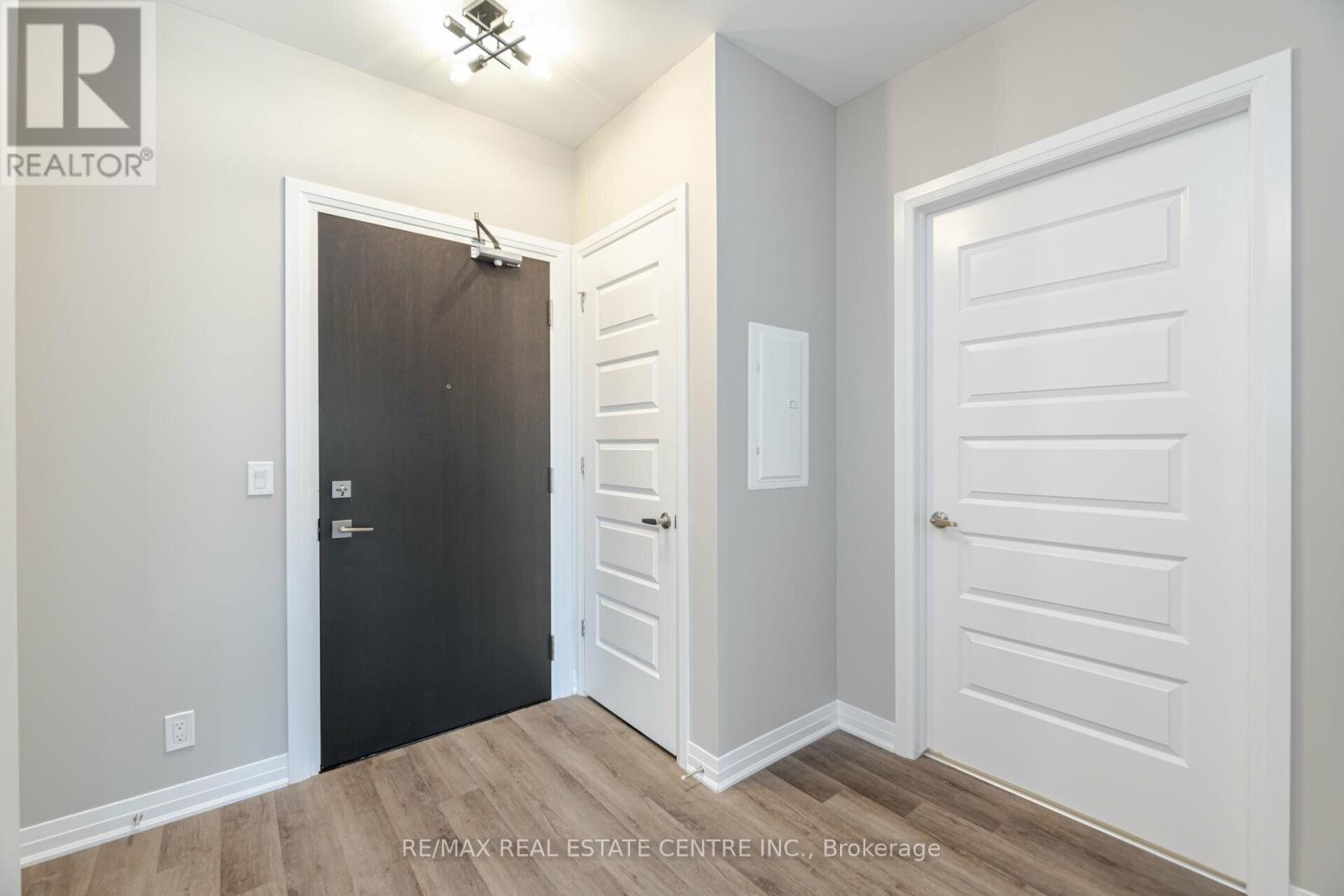 217 - 102 Grovewood Common Circle, Oakville, Ontario  L6H 0X2 - Photo 8 - W12116051
