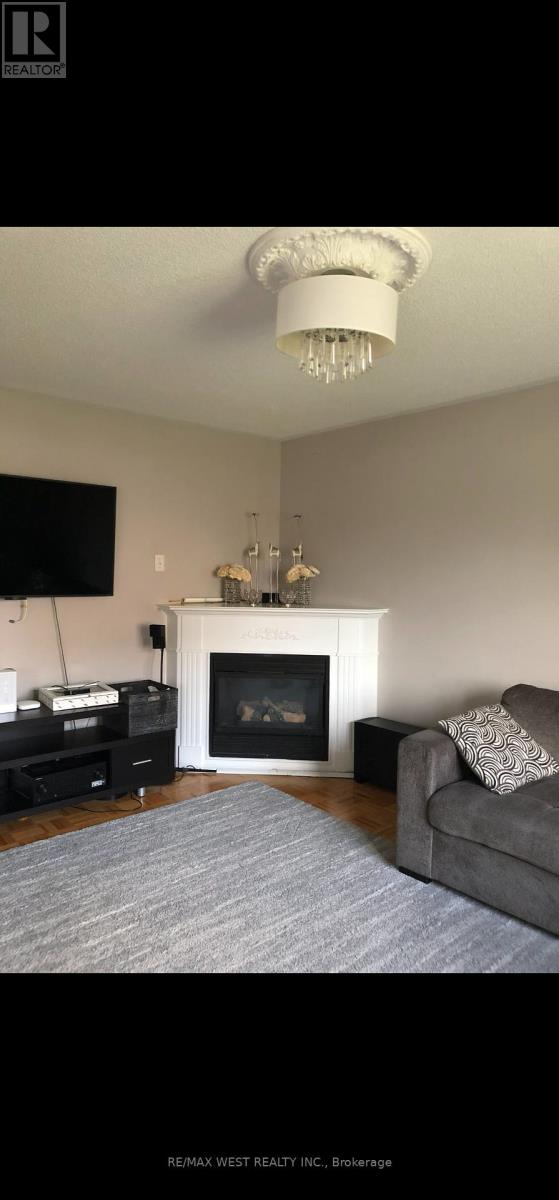 38 Egypt Drive, Brampton, Ontario  L6R 2V2 - Photo 6 - W12121851