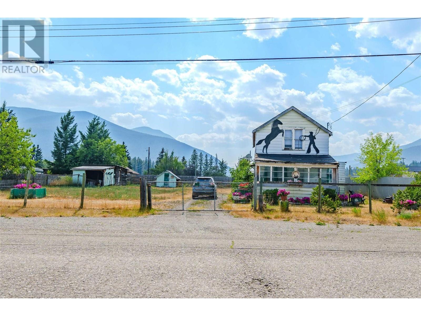 307 Smith Avenue, Clinton, BC V0K1K0