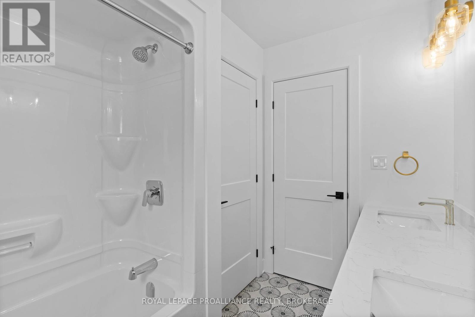 2 Park Crescent, Loyalist (Amherstview), Ontario  K7N 0C2 - Photo 32 - X12162235