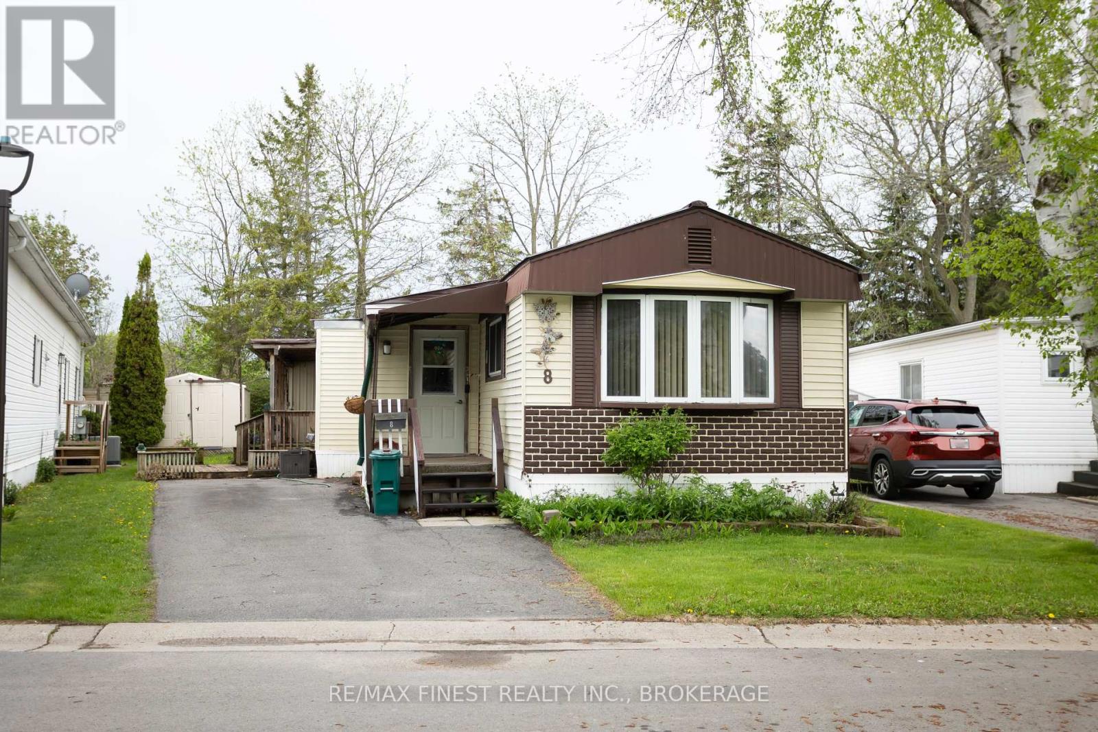 8 ABBY GLENN DRIVE, Kingston, Ontario