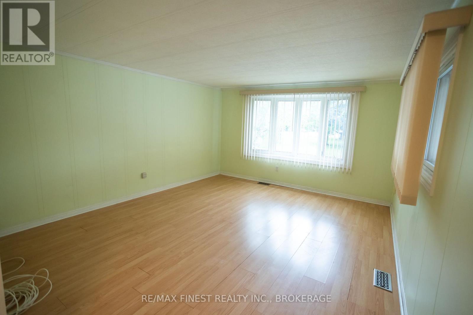 8 Abbey Glen Drive, Kingston, Ontario  K7K 6A5 - Photo 7 - X12162400