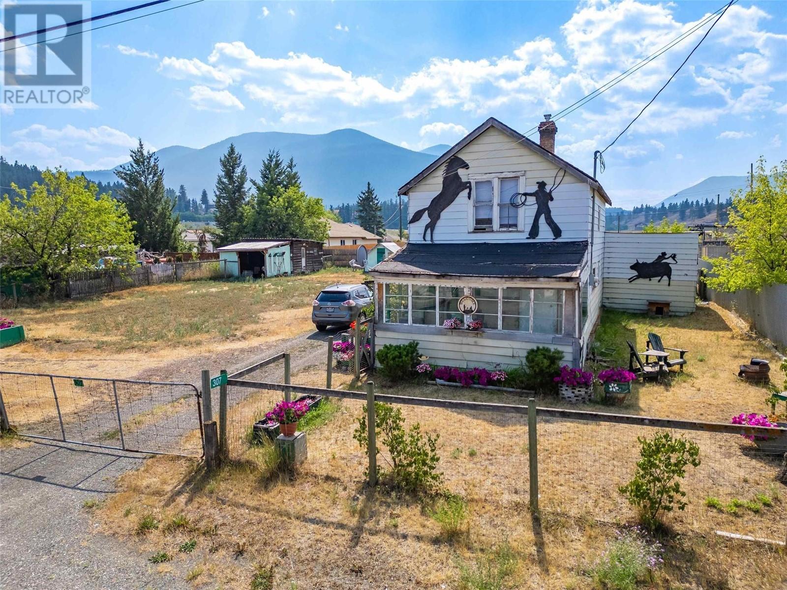 307 Smith Avenue, Clinton, BC V0K1K0