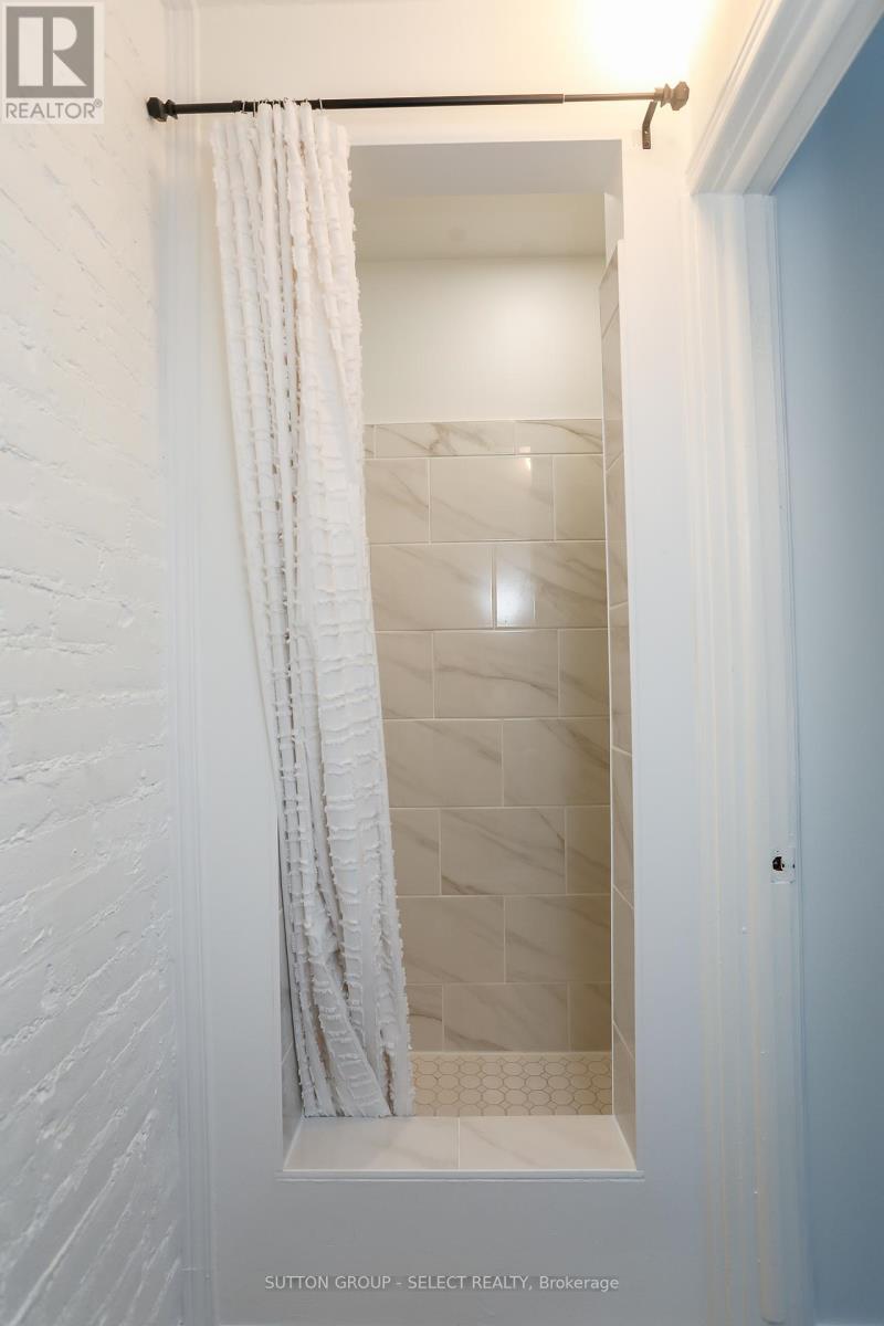 481 English Street, London East, Ontario  N5W 3T6 - Photo 34 - X12162381