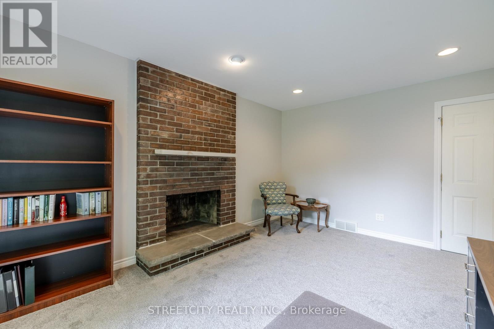Photo 17 of 42 for 589 Steeplechase Drive