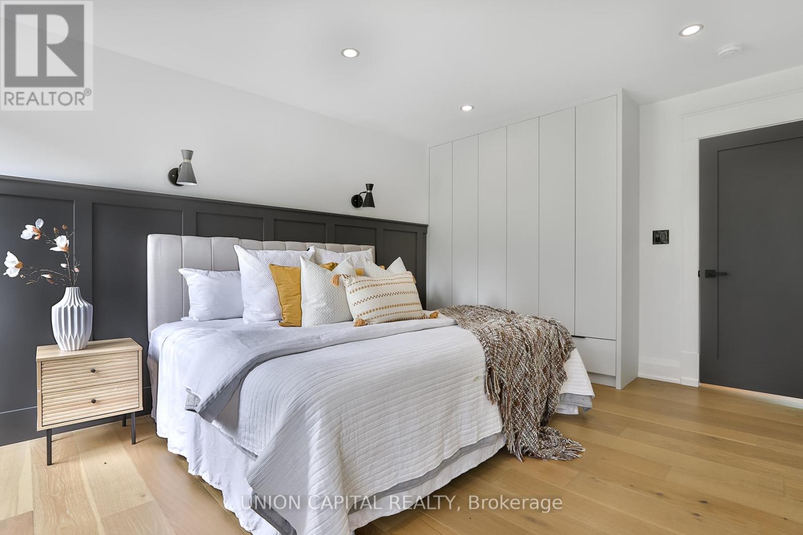 22 Mcarthur Street, Toronto (Kingsview Village-The Westway), Ontario  M9P 3M7 - Photo 4 - W12161917