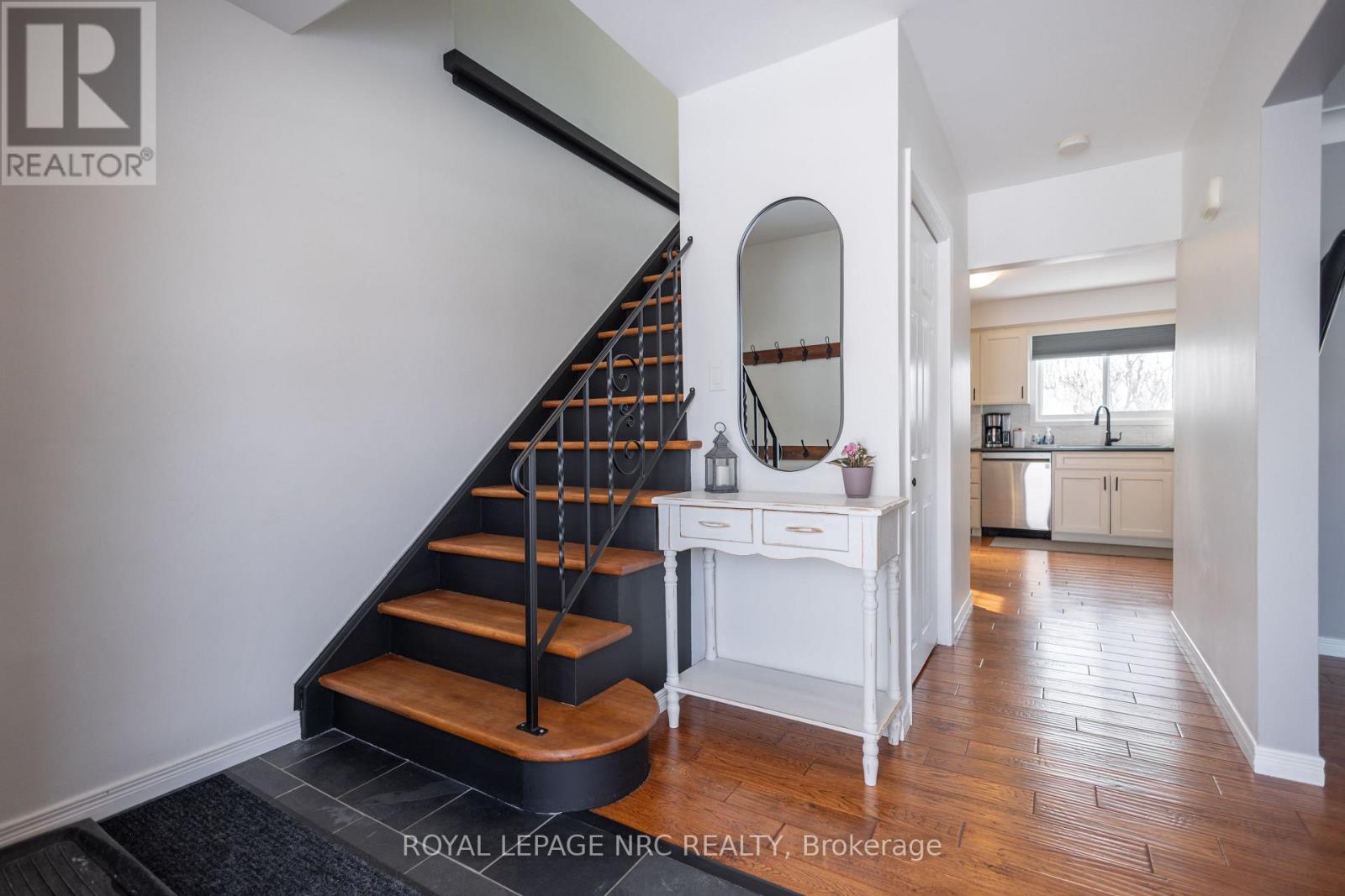 8599 Furlong Avenue, Niagara Falls, Ontario  L2G 6W9 - Photo 2 - X12076966