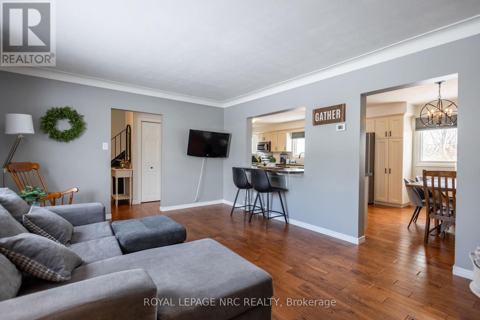 8599 Furlong Avenue, Niagara Falls, Ontario  L2G 6W9 - Photo 3 - X12076966