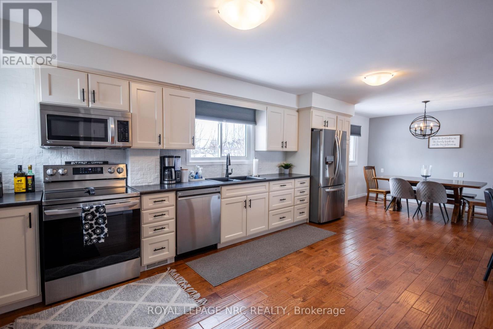 8599 Furlong Avenue, Niagara Falls, Ontario  L2G 6W9 - Photo 6 - X12076966
