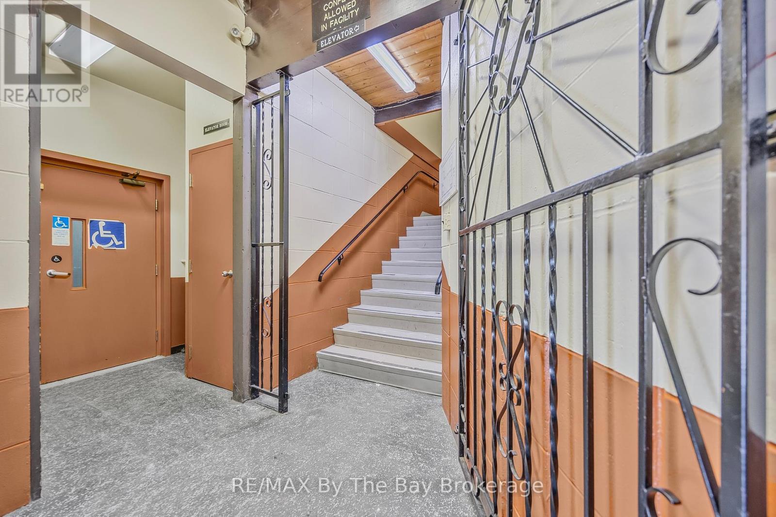 425 River Road W, Wasaga Beach, Ontario  L9Z 2X2 - Photo 17 - S12162220