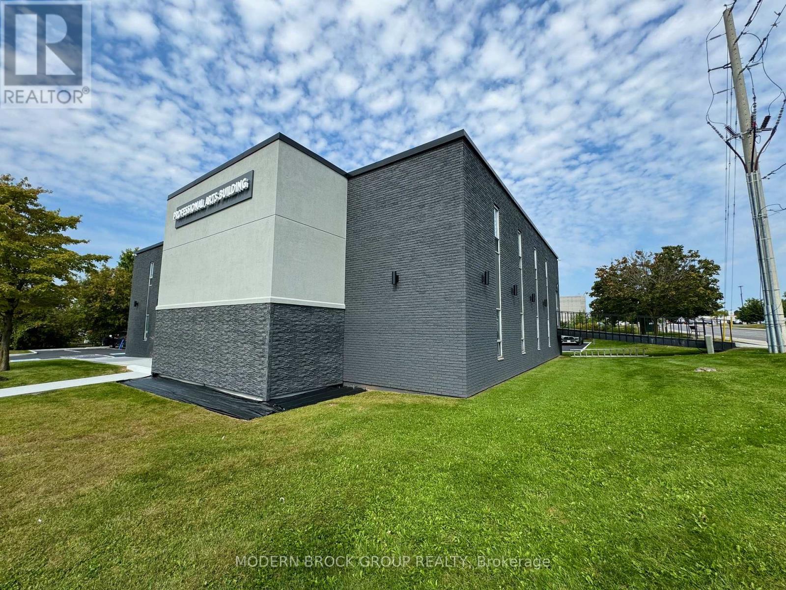 201 - 135 Ormond Street, Brockville, Ontario  K6V 5Y2 - Photo 2 - X12162232