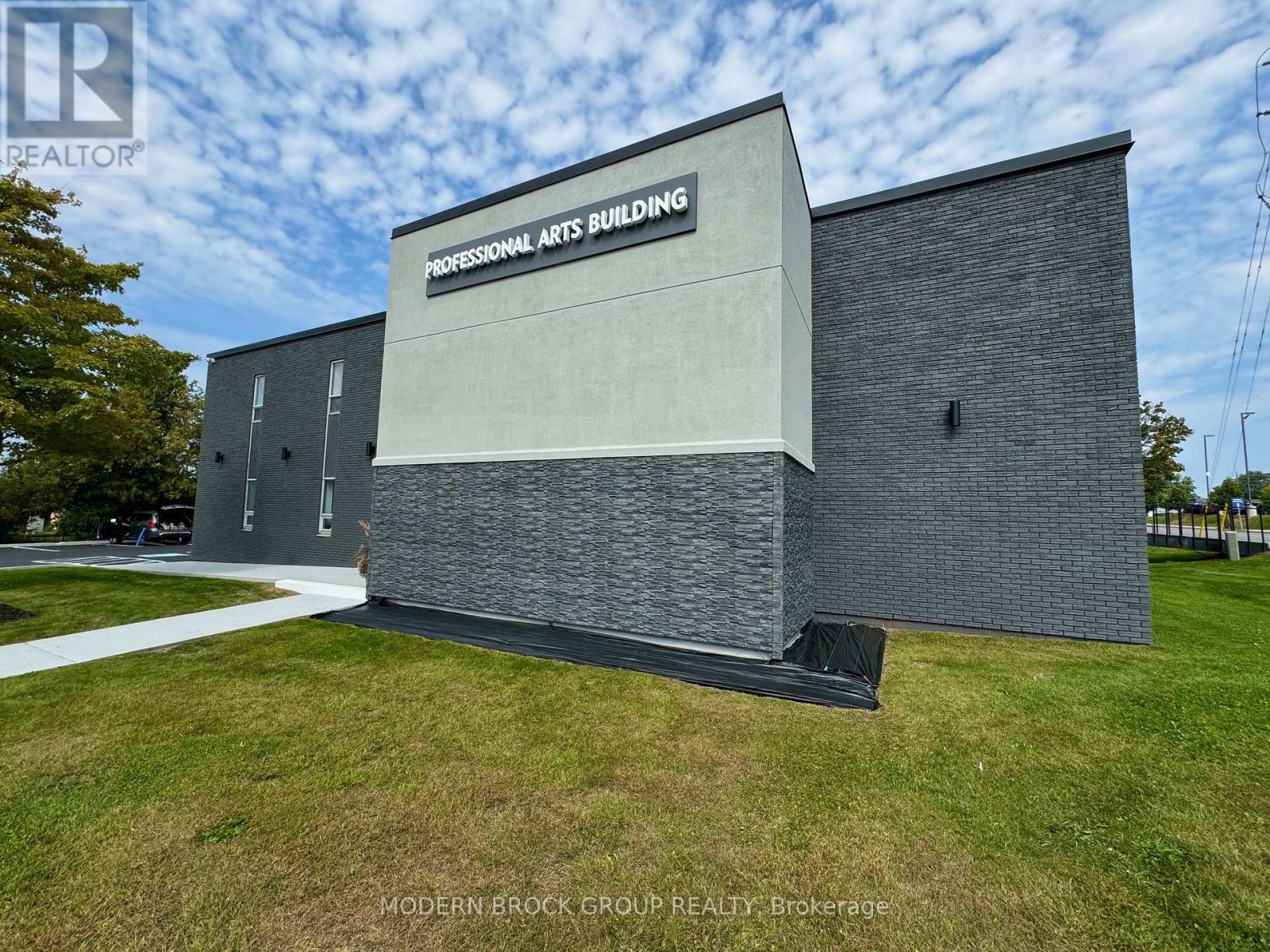 201 - 135 Ormond Street, Brockville, Ontario  K6V 5Y2 - Photo 3 - X12162232