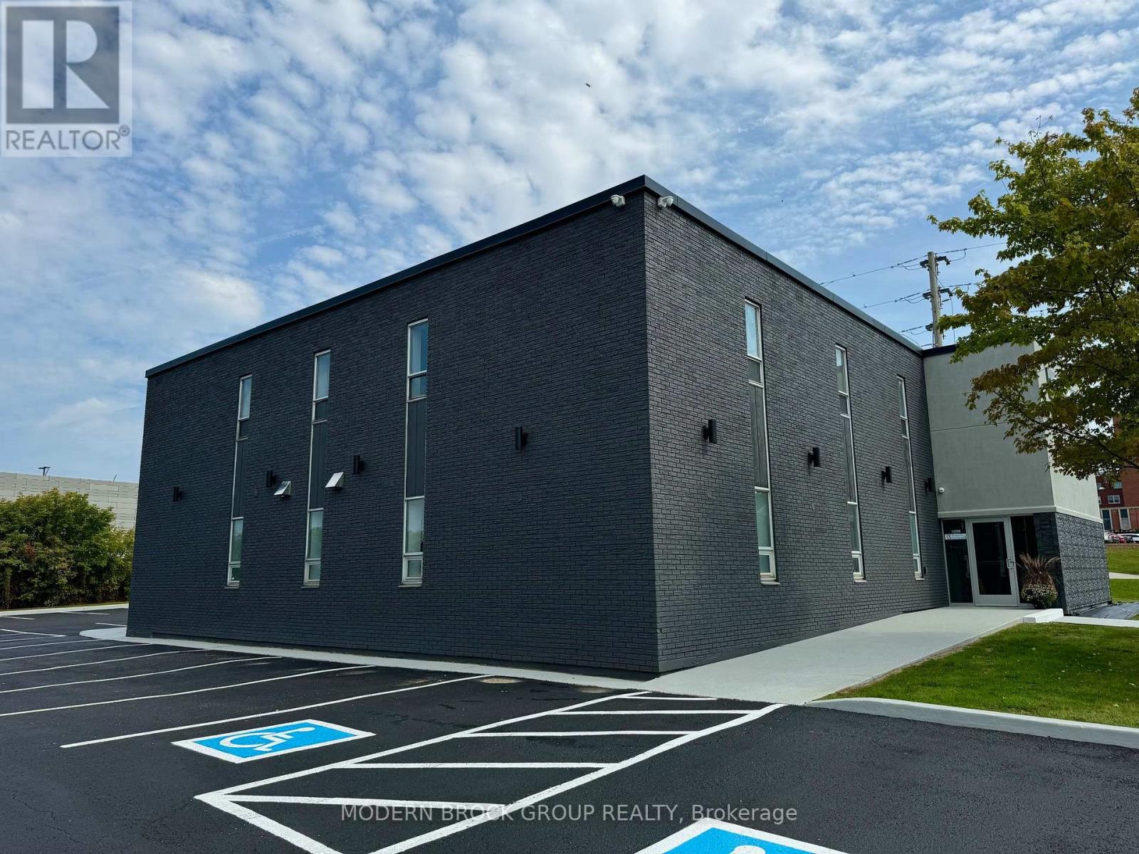 201 - 135 Ormond Street, Brockville, Ontario  K6V 5Y2 - Photo 4 - X12162232