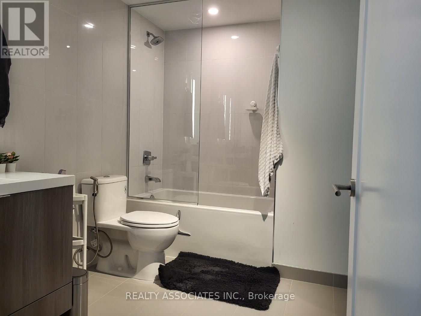 2817 - 585 Bloor E Street E, Toronto, Ontario  M4W 0B3 - Photo 8 - C12158022