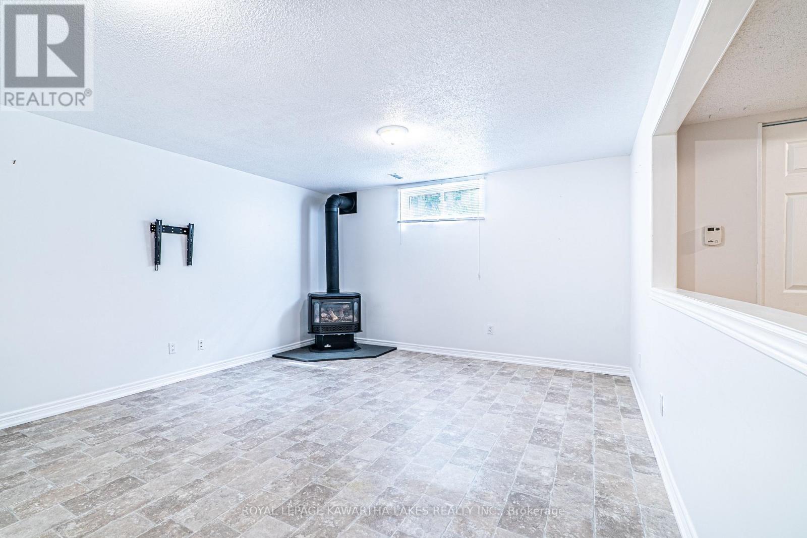 83 Lori Boulevard, Kawartha Lakes, Ontario  K9V 6V7 - Photo 26 - X12147974