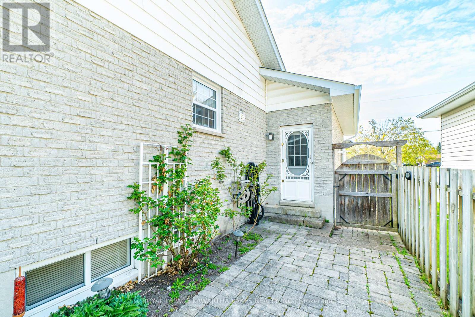 83 Lori Boulevard, Kawartha Lakes, Ontario  K9V 6V7 - Photo 33 - X12147974