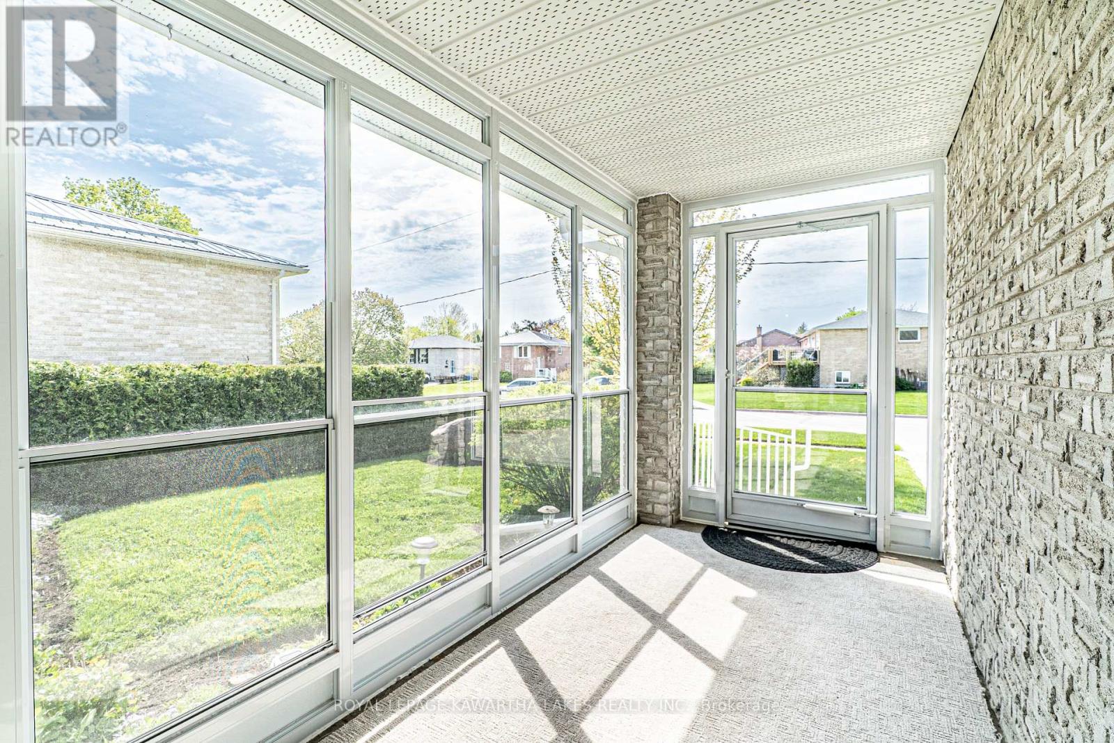 83 Lori Boulevard, Kawartha Lakes, Ontario  K9V 6V7 - Photo 7 - X12147974