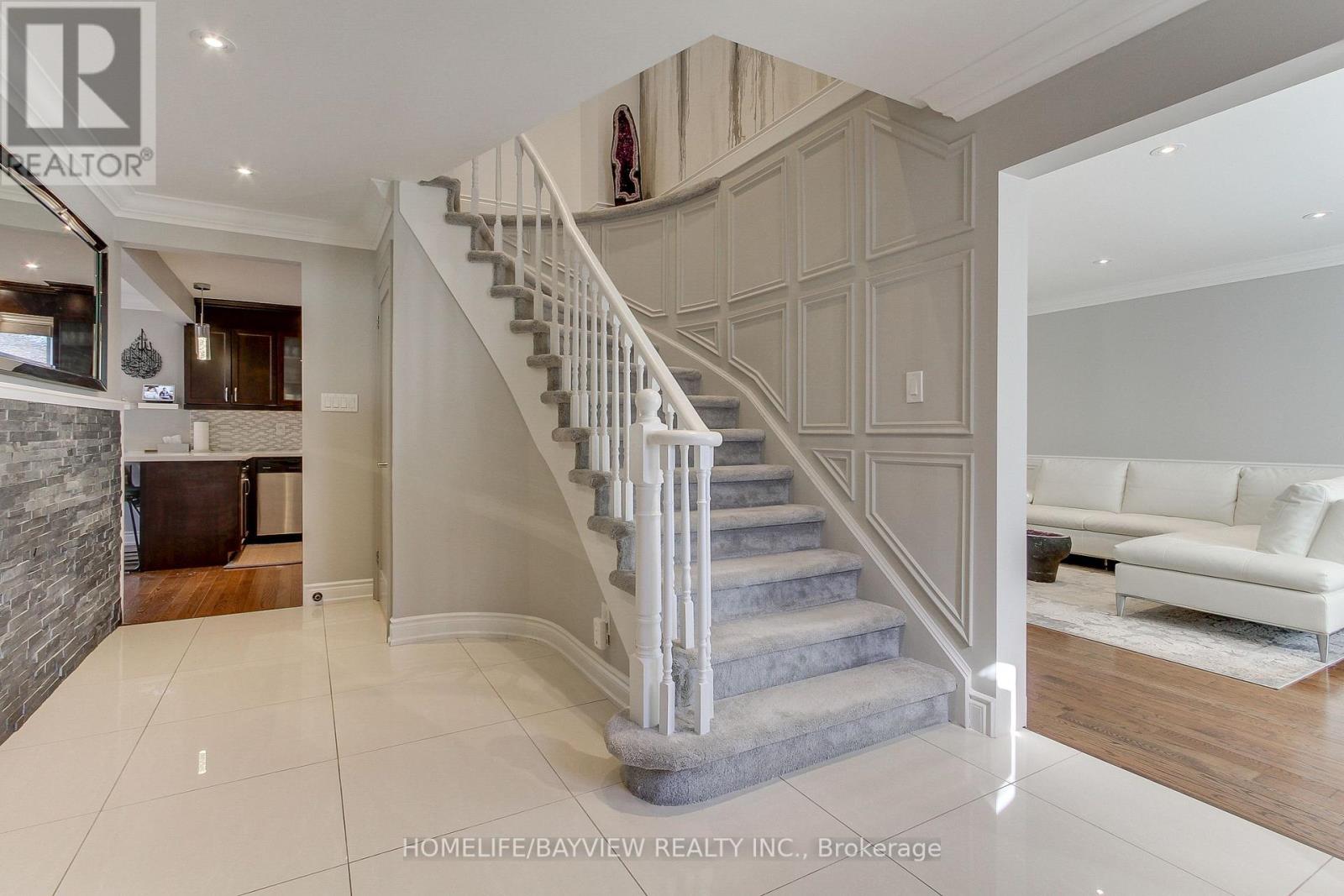3 Tower Court, Bradford West Gwillimbury, Ontario  L3Z 2V2 - Photo 5 - N12161323