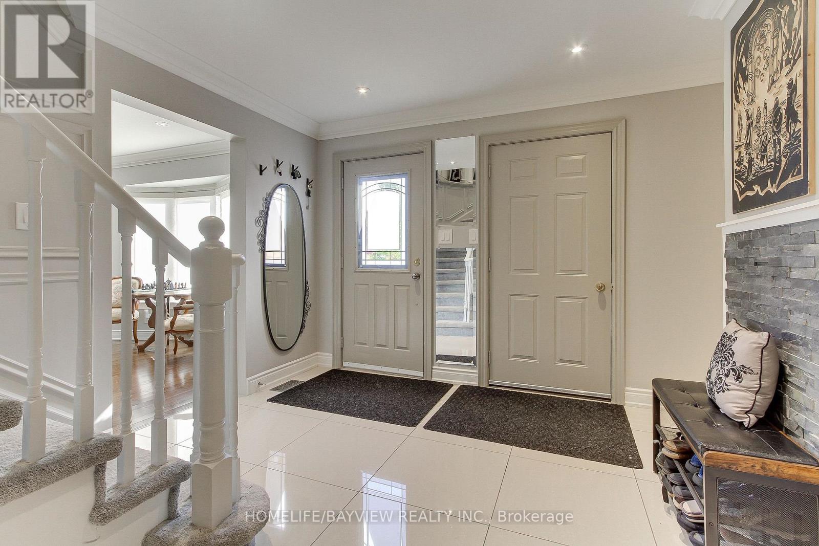 3 Tower Court, Bradford West Gwillimbury, Ontario  L3Z 2V2 - Photo 3 - N12161323