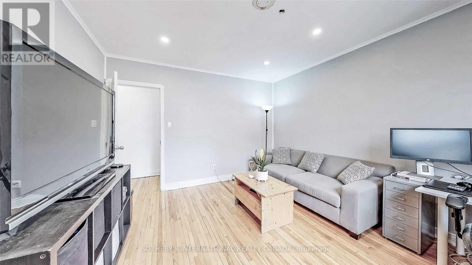 1172 Eglinton Avenue W, Toronto, Ontario  M6C 2E3 - Photo 11 - C12162282