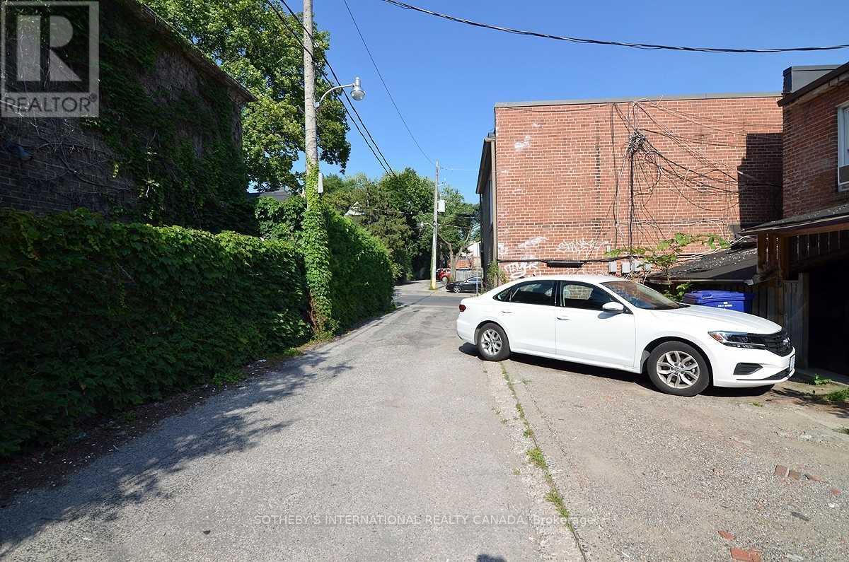 1172 Eglinton Avenue W, Toronto, Ontario  M6C 2E3 - Photo 17 - C12162282