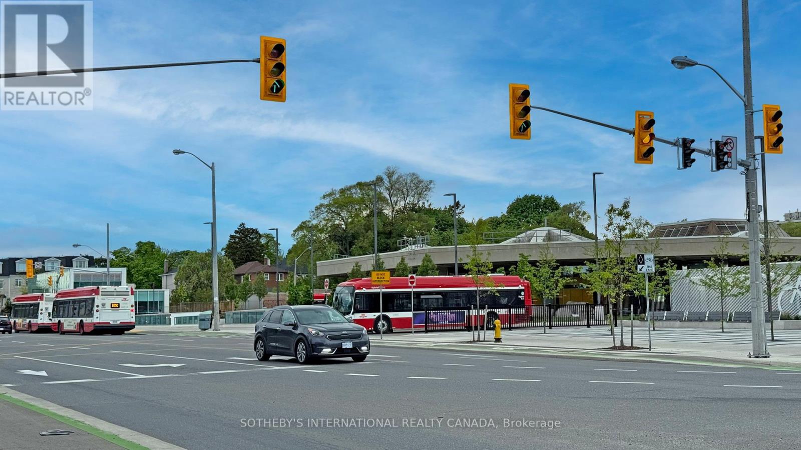 1172 Eglinton Avenue W, Toronto, Ontario  M6C 2E3 - Photo 22 - C12162282