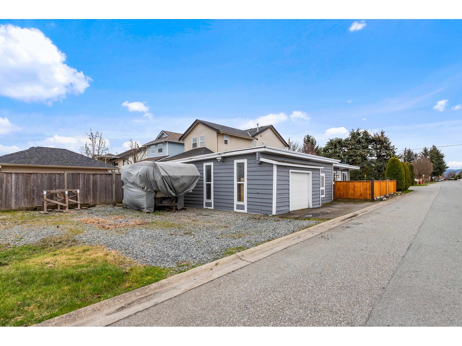 Property at 34705 4 AVENUE image 3