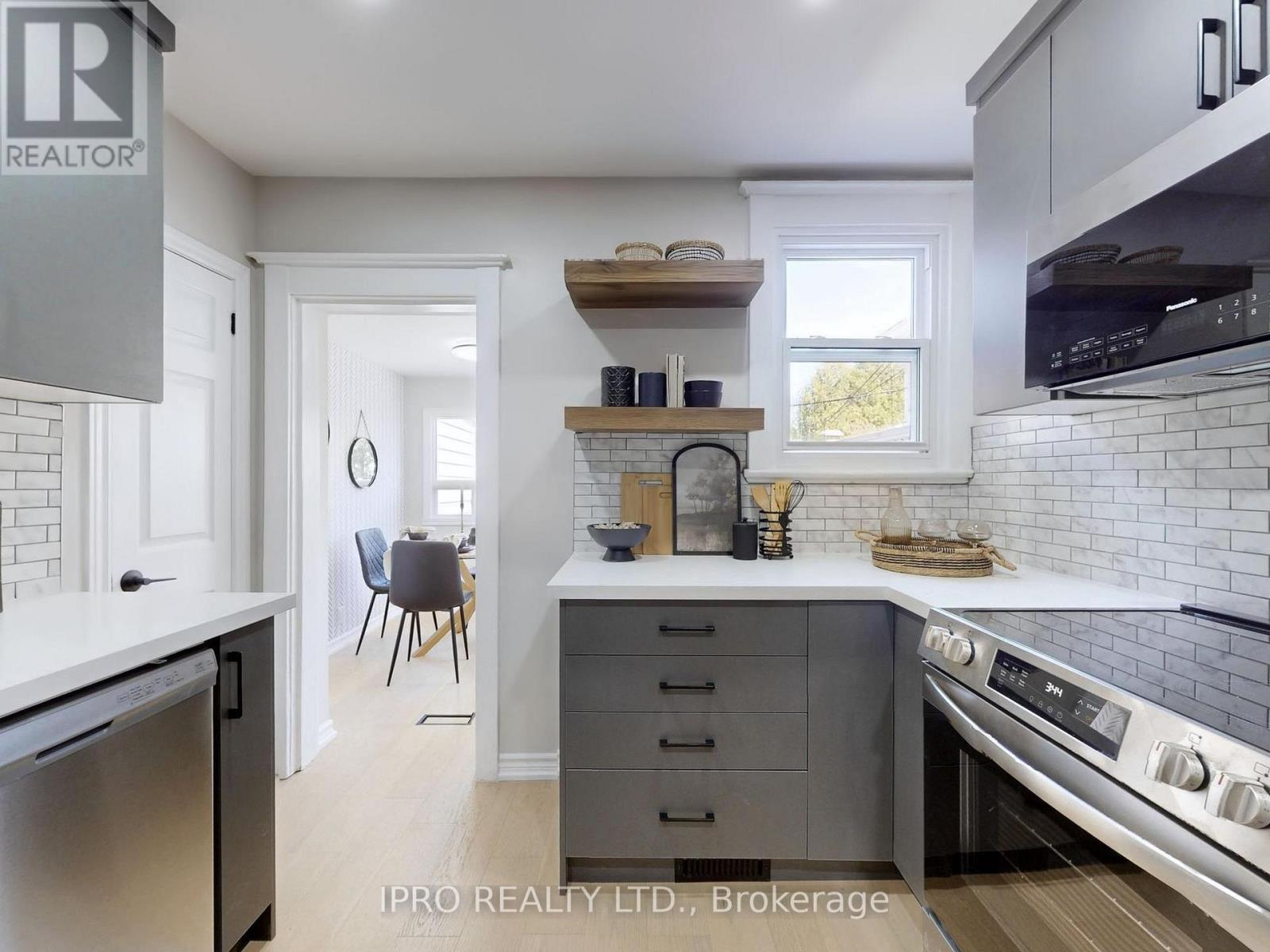 179 Chisholm Avenue, Toronto, Ontario  M4C 4V9 - Photo 6 - E12162266