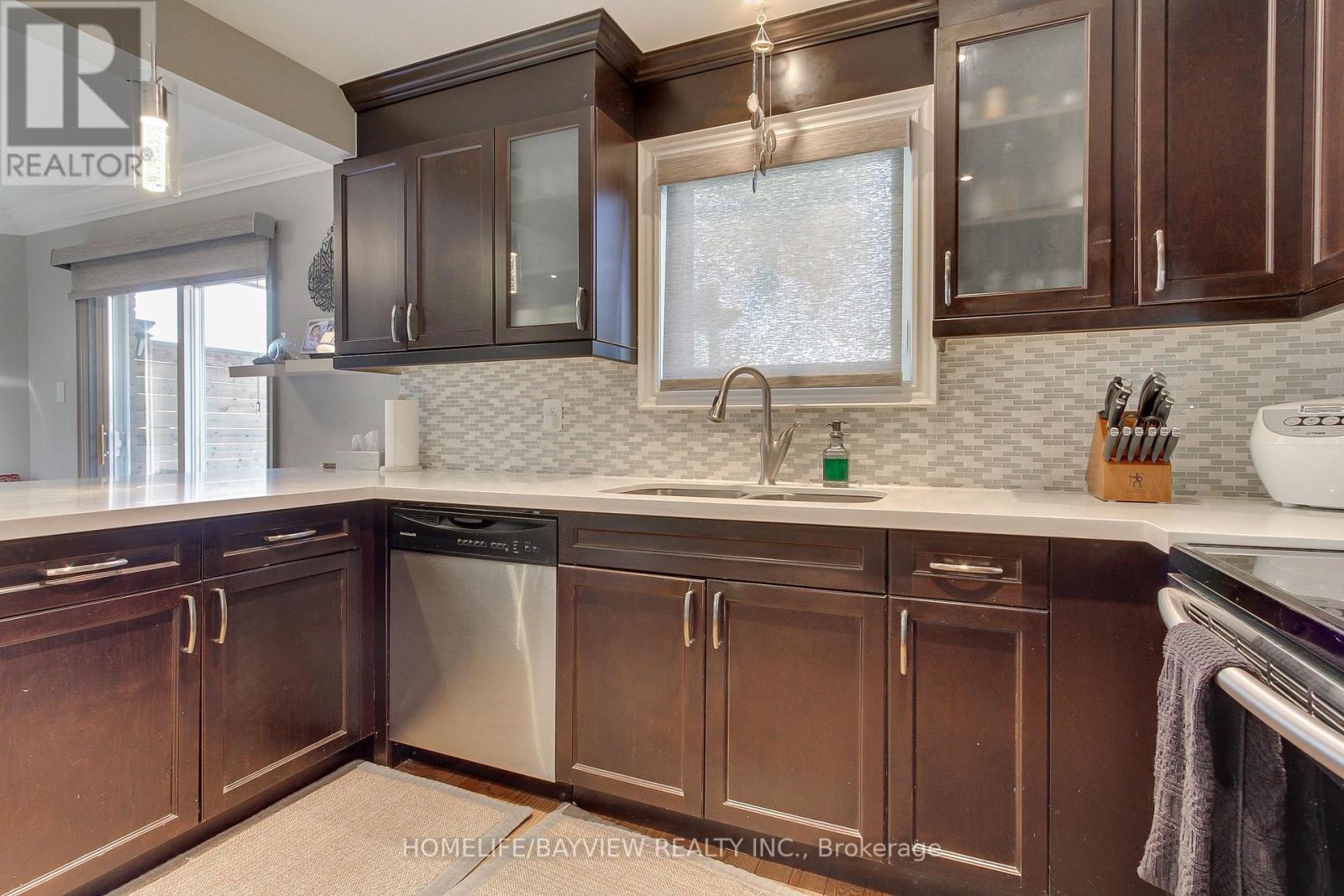 3 Tower Court, Bradford West Gwillimbury, Ontario  L3Z 2V2 - Photo 10 - N12161323
