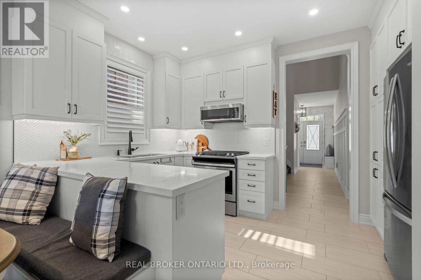 14 Dreamland Lane, East Gwillimbury, Ontario  L0G 1M0 - Photo 15 - N12162201