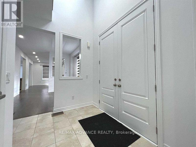 3 Durblee Avenue, Aurora, Ontario  L4G 0Z8 - Photo 5 - N12162306