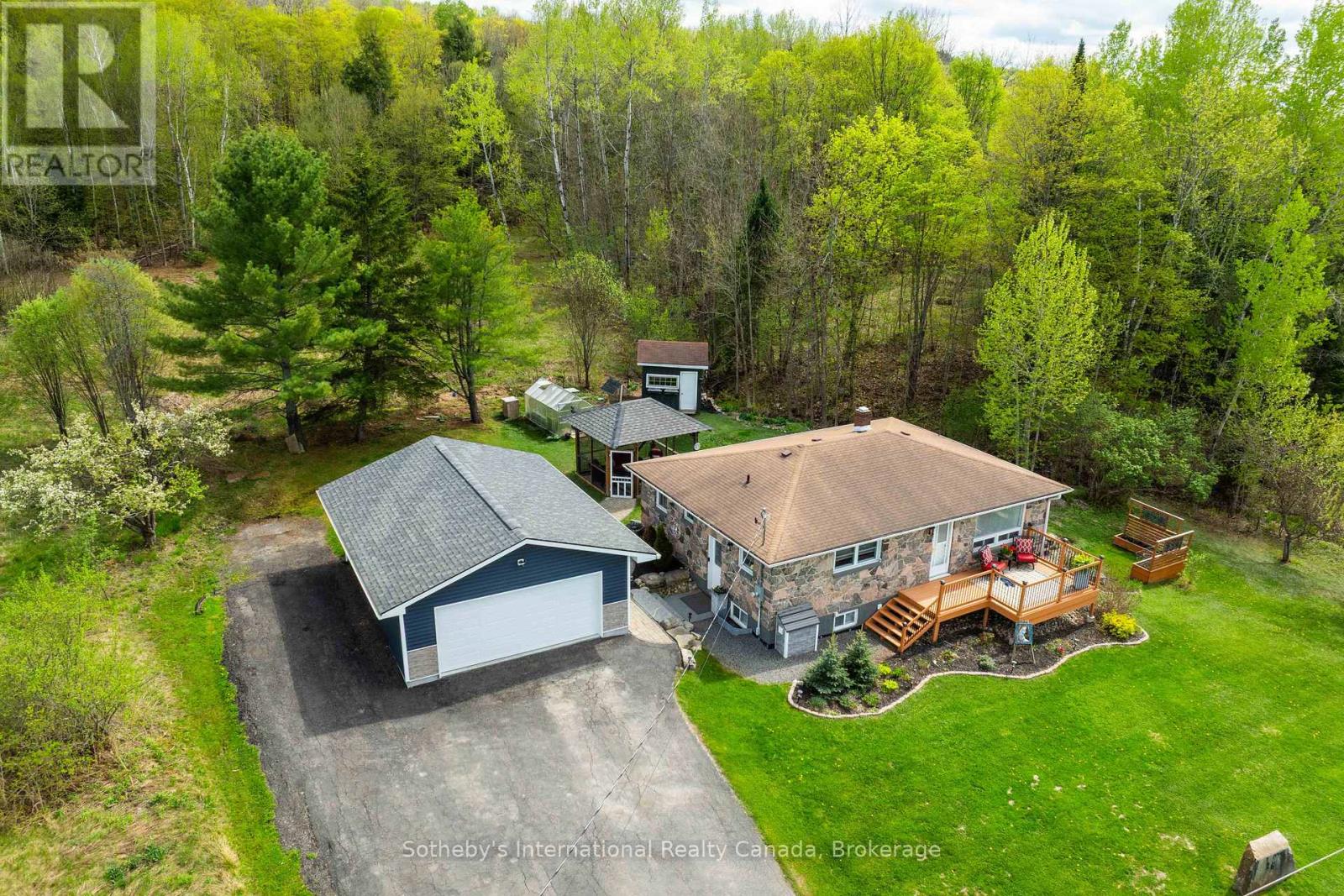 26 CAIRNS CRESCENT E, Huntsville, Ontario