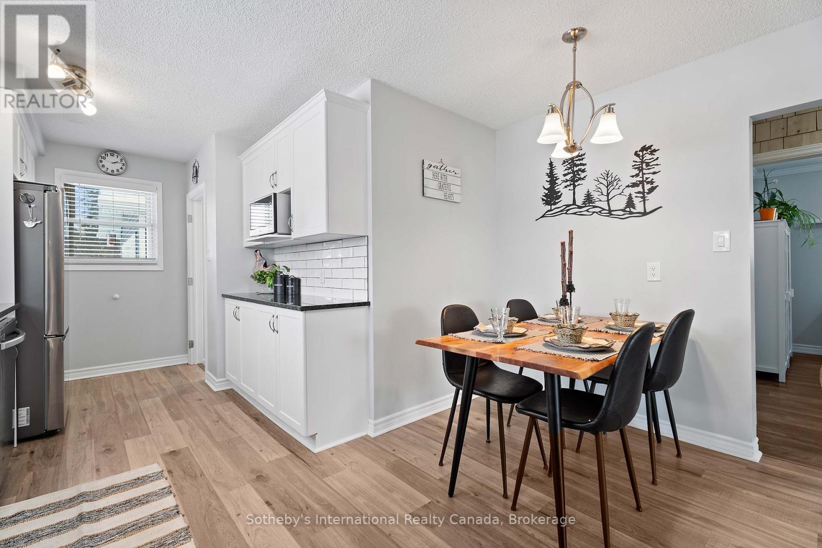 26 Cairns Crescent E, Huntsville, Ontario  P1H 1Y3 - Photo 11 - X12116089