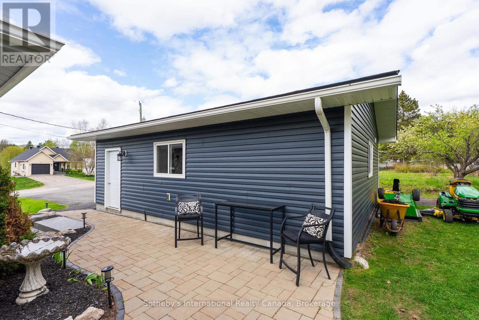 26 Cairns Crescent E, Huntsville, Ontario  P1H 1Y3 - Photo 37 - X12116089