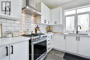 215 Roy Drive, Clearview, Ontario  L0M 1S0 - Photo 14 - S12162304