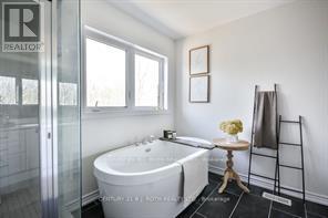 215 Roy Drive, Clearview, Ontario  L0M 1S0 - Photo 31 - S12162304