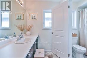 215 Roy Drive, Clearview, Ontario  L0M 1S0 - Photo 36 - S12162304