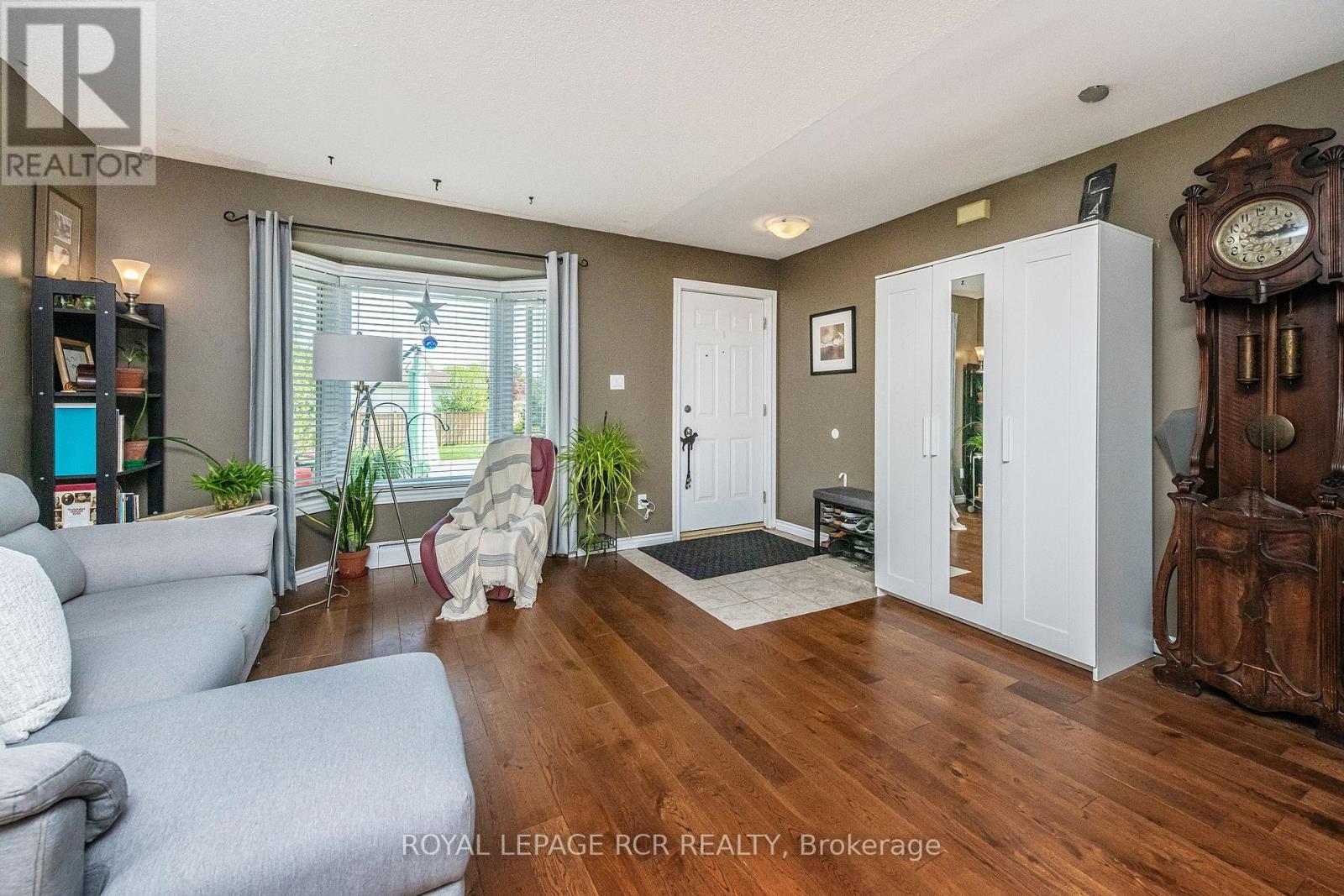 Property at 106 - 90 LAWRENCE AVENUE image 4