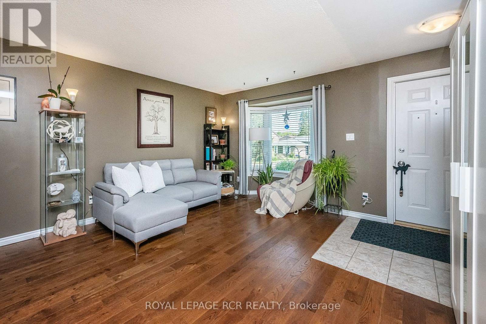 Property at 106 - 90 LAWRENCE AVENUE image 5