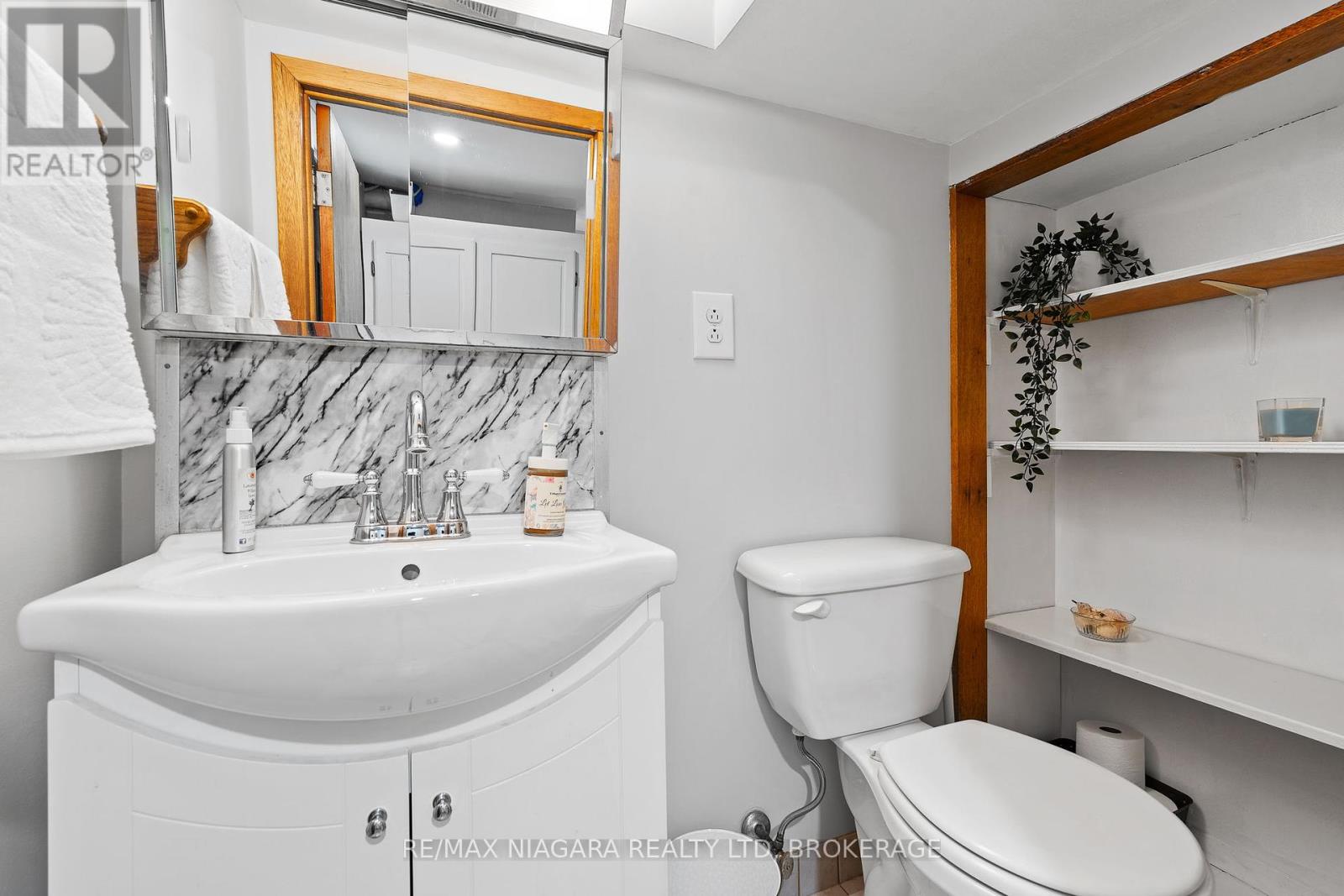 201 Knoll Street, Port Colborne, Ontario  L3K 5B4 - Photo 15 - X12086143